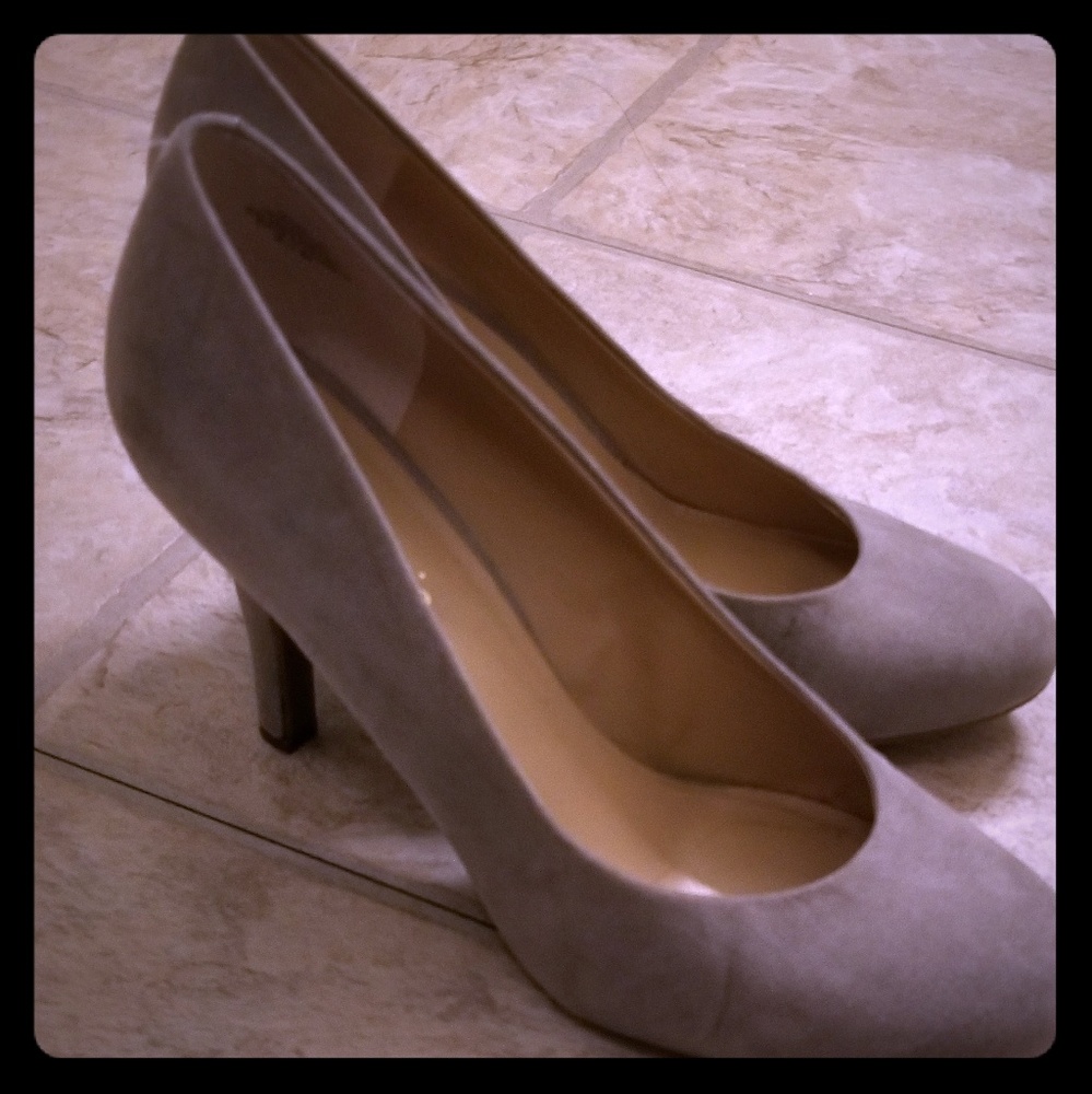 Grey sude feel pumps